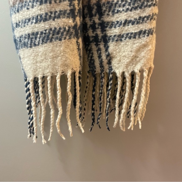 Free People Homecoming Plaid Blanket Scarf NWOT - Picture 6 of 10